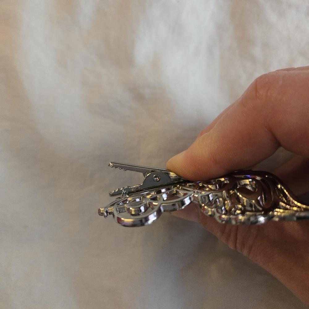 Vintage Silver Tone Metal Butterfly Filigree  Coquette Brooch Red Heart Clip - Picture 6 of 6